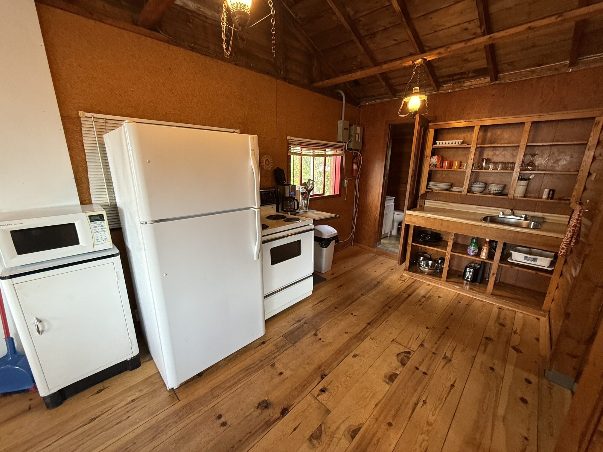 Cabin #7 - Image 4