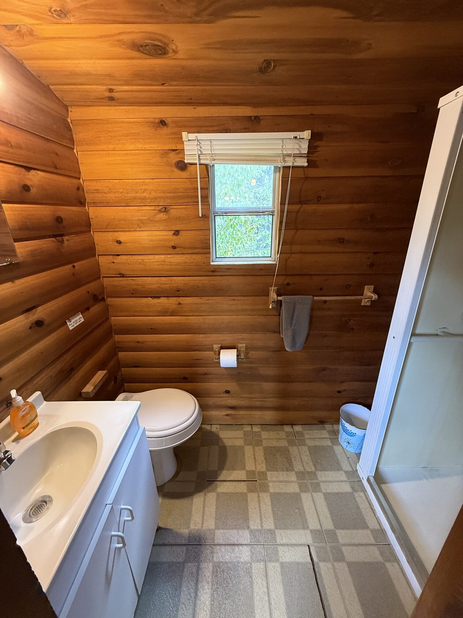 Cabin #7 - Image 8